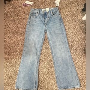 ARITZIA 24W The Marianne Mid rise loose flare 28L